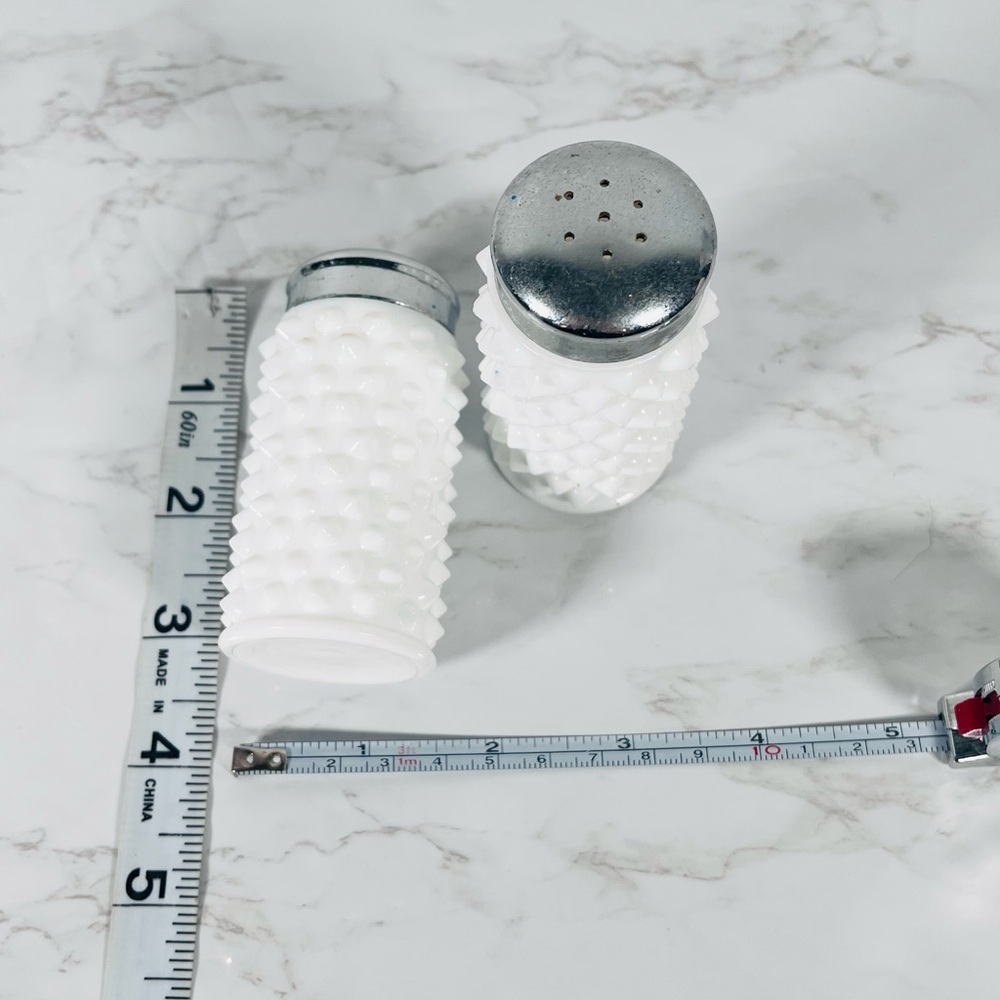 Vintage Hobnail Salt and Pepper Shakers - Picture 4 of 5